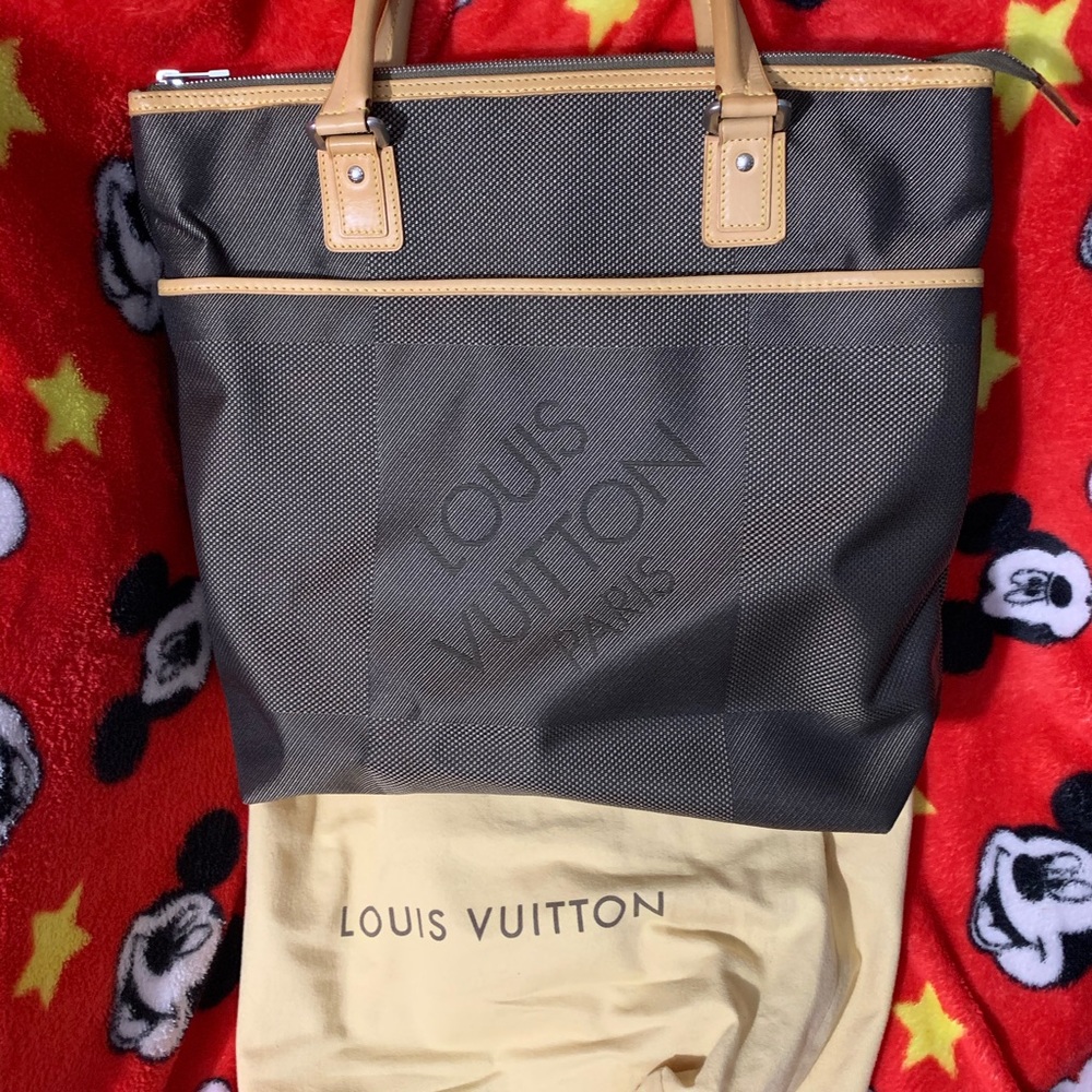 Limited Edition LV Damier Geant Cougar Terre